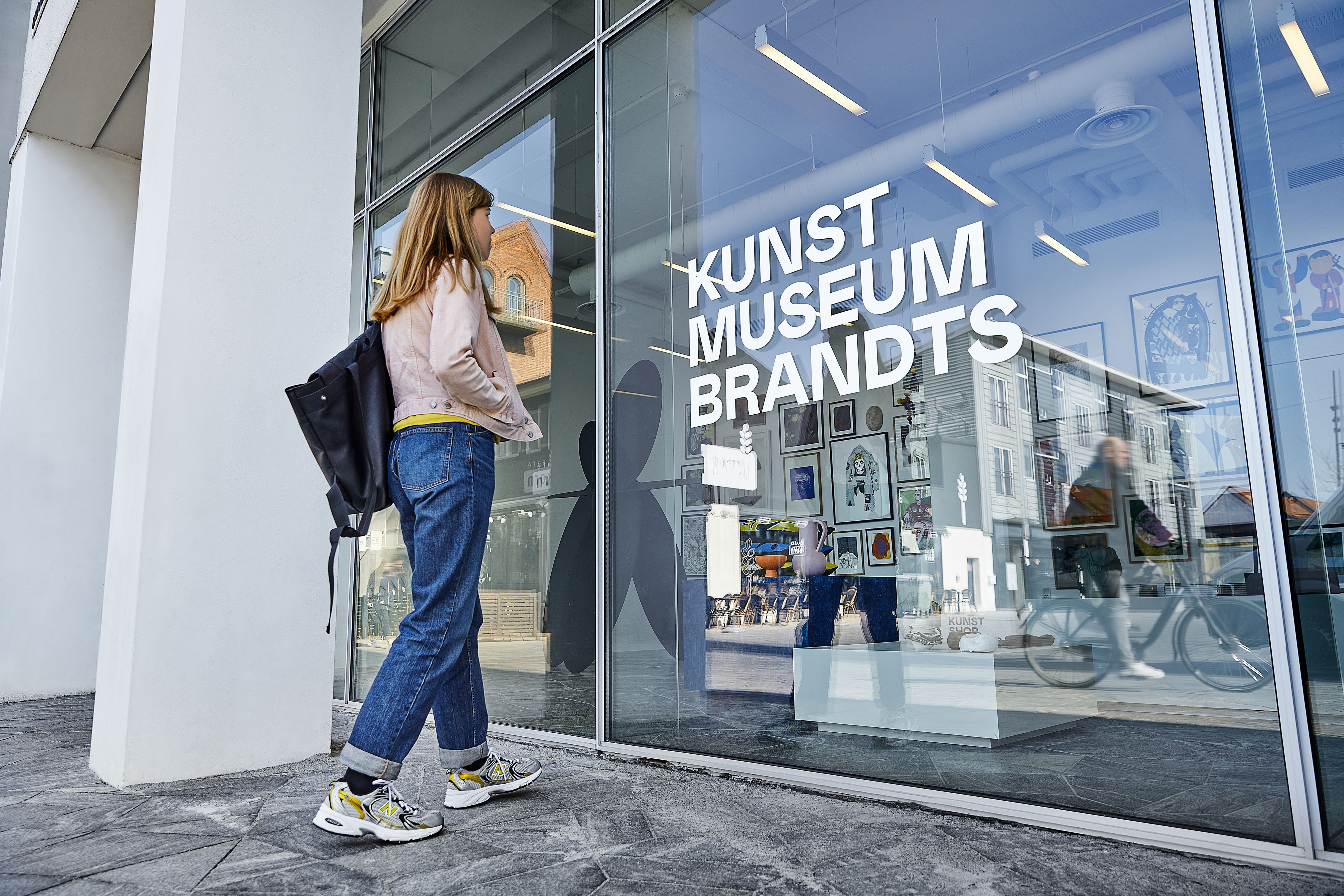 Brandts udefra